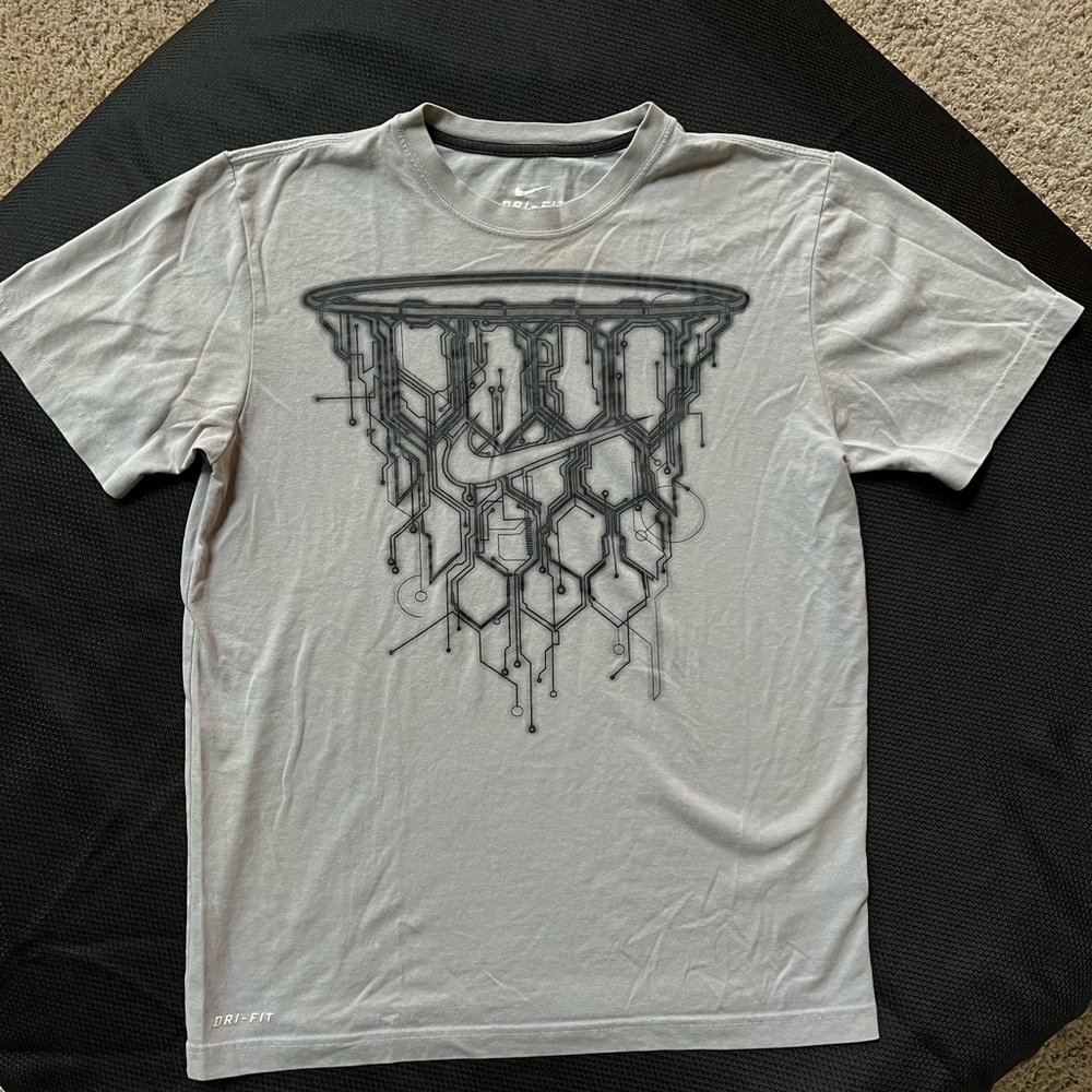 Nike Gray Basketball Graphic Men's Shirt